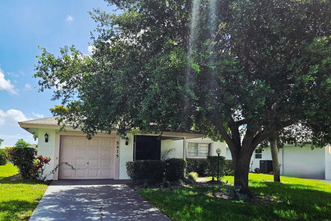 5415 Crystal Anne Drive, West Palm Beach, FL 33417 photo 2