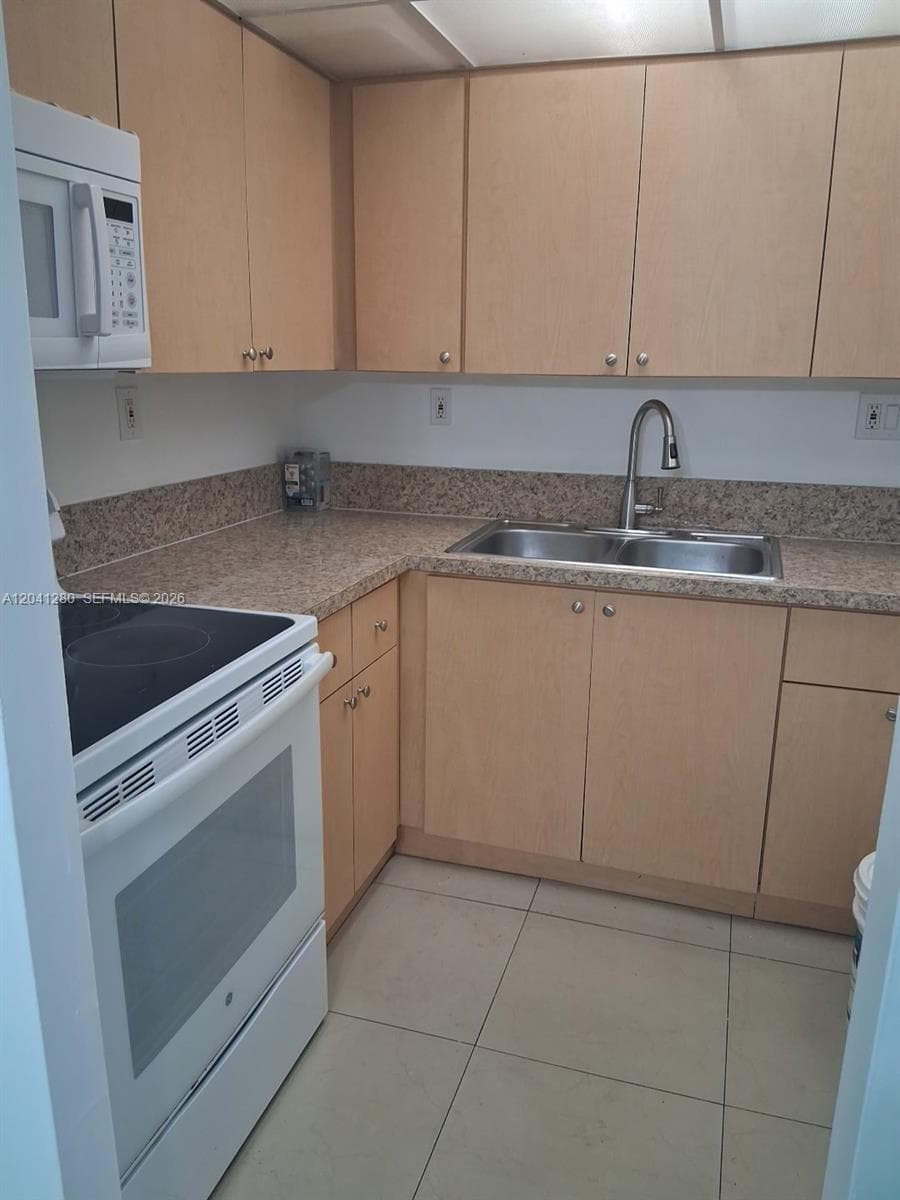 4675 W 18th Ct # 606, Hialeah, FL 33012 photo 4