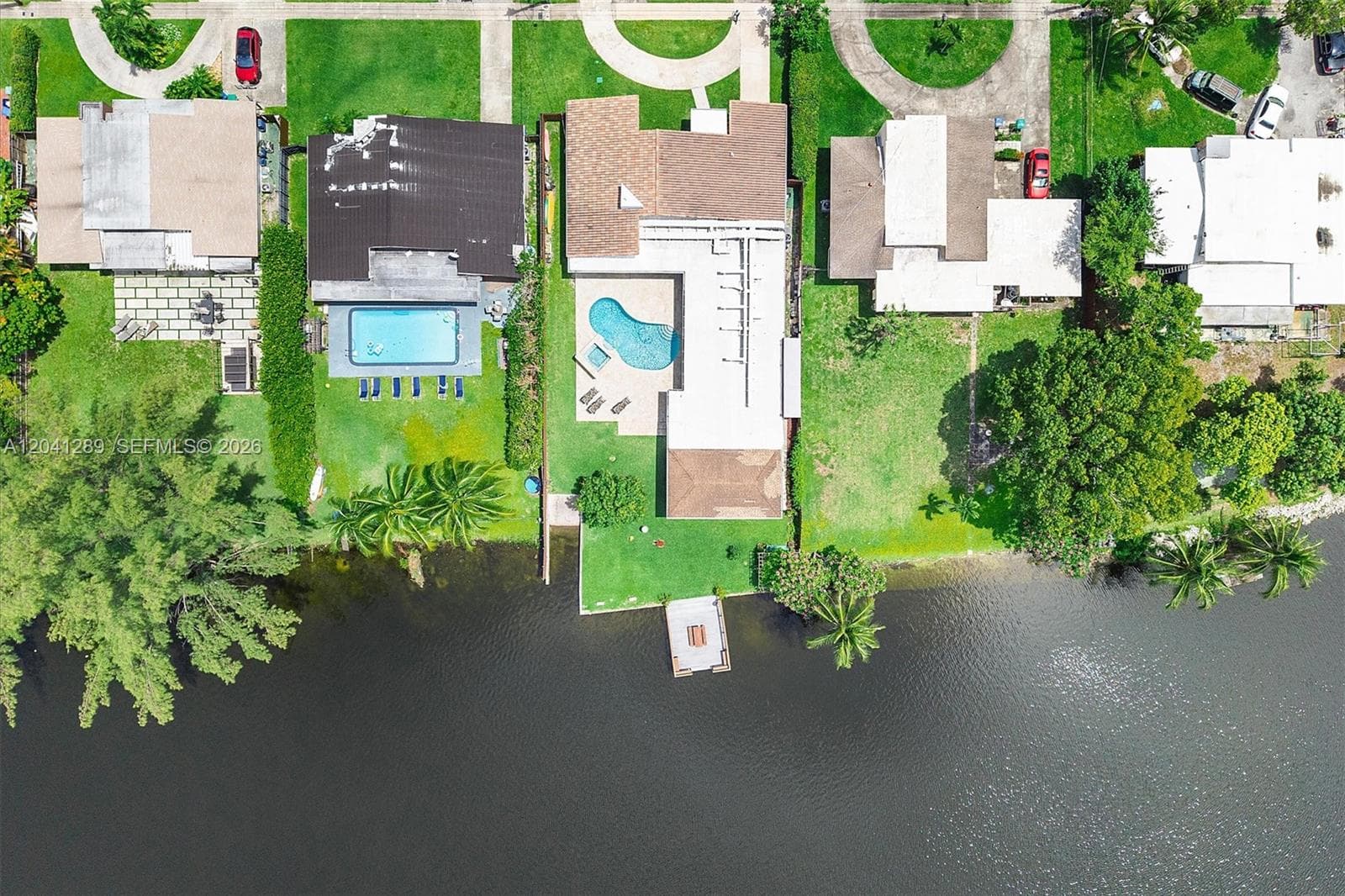 2531 NE 195th St, Miami, FL 33180 photo 2