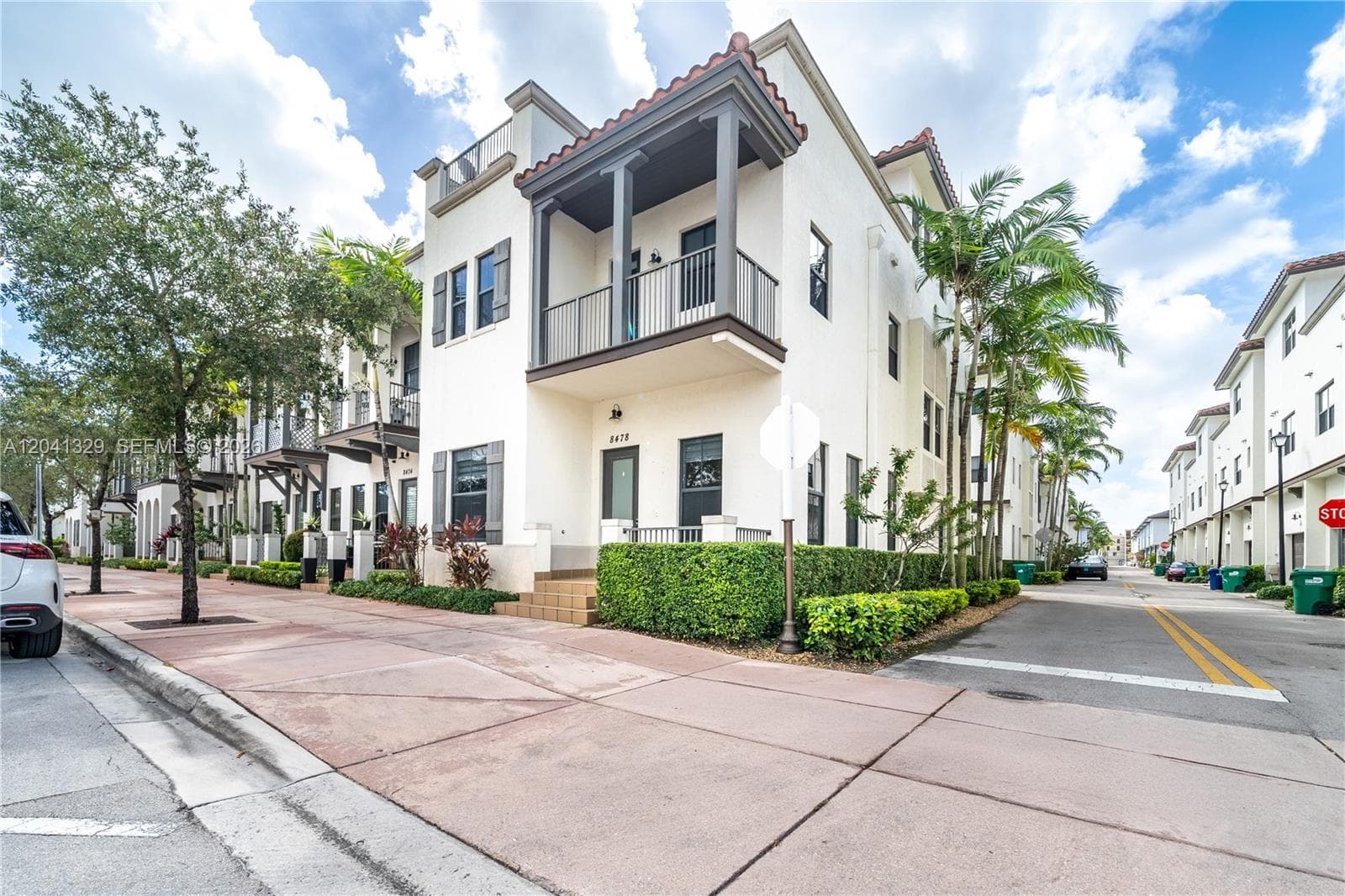 8478 NW 52nd St, Doral, FL 33166 photo 2