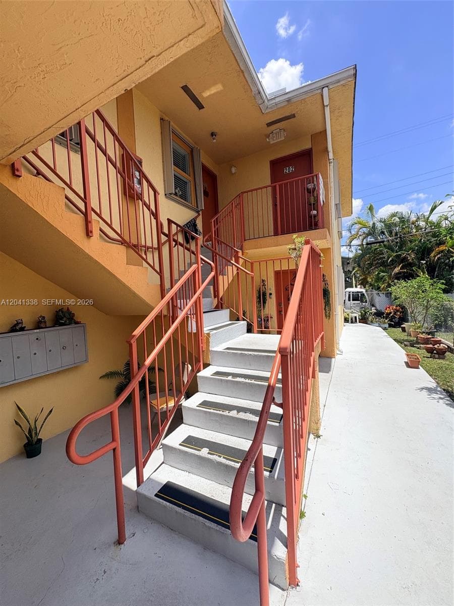 231 E 7th St # 202, Hialeah, FL 33010 photo 3