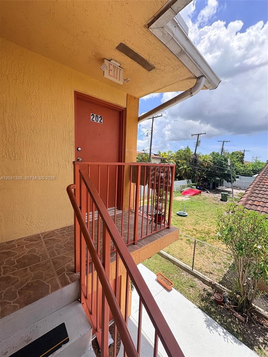 231 E 7th St # 202, Hialeah, FL 33010 photo 4