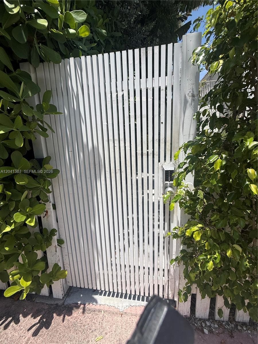 912 Euclid Ave, Miami Beach, FL 33139 photo 2