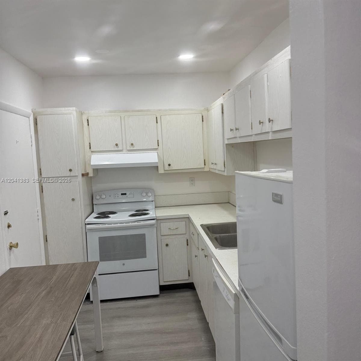 9159 SW 77th Ave # 211, Miami, FL 33156 photo 2