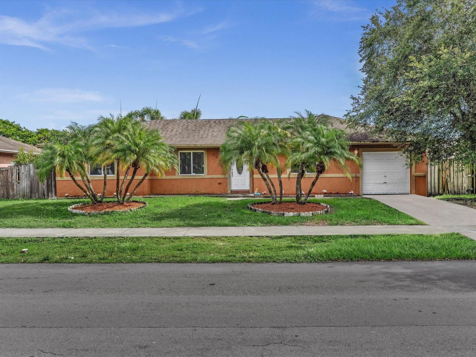 916 NW 3rd Terrace, Florida City, FL 33034 photo 2