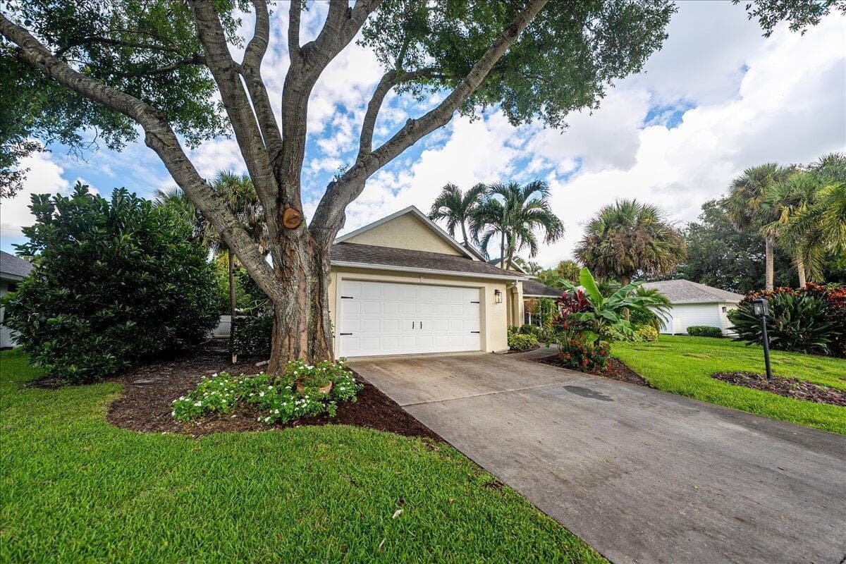 109 39th Drive, Vero Beach, FL 32968 photo 2