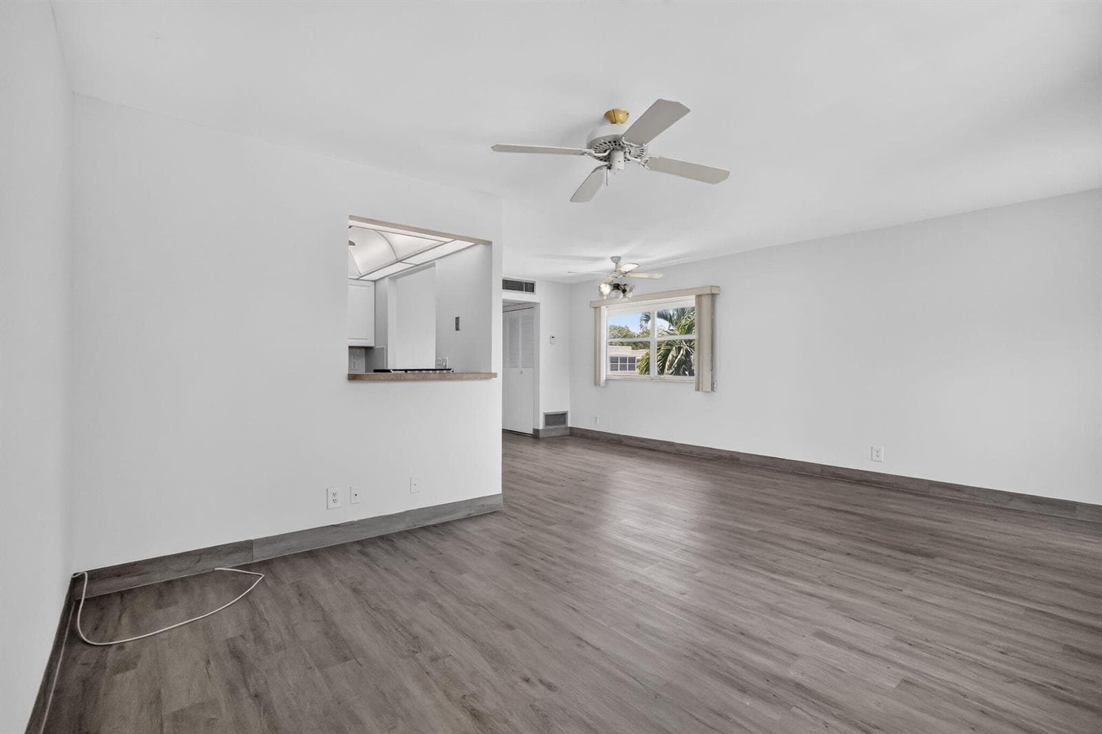 654 Saxony N, Delray Beach, FL 33446 photo 2