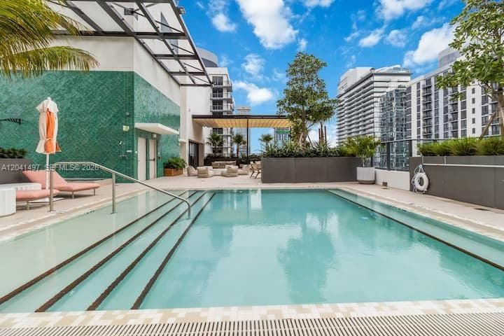 11 NE 6th St # 807, Miami, FL 33132 photo 2