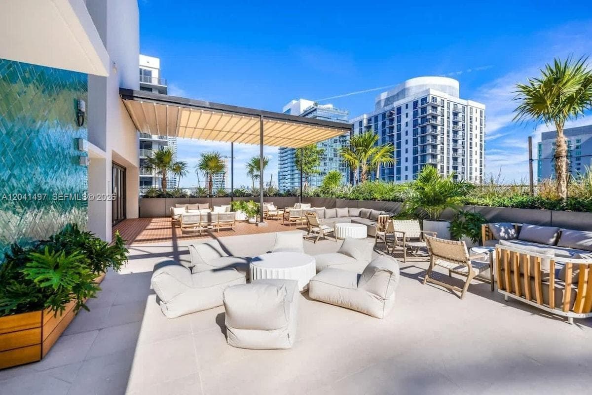 11 NE 6th St # 807, Miami, FL 33132 photo 3