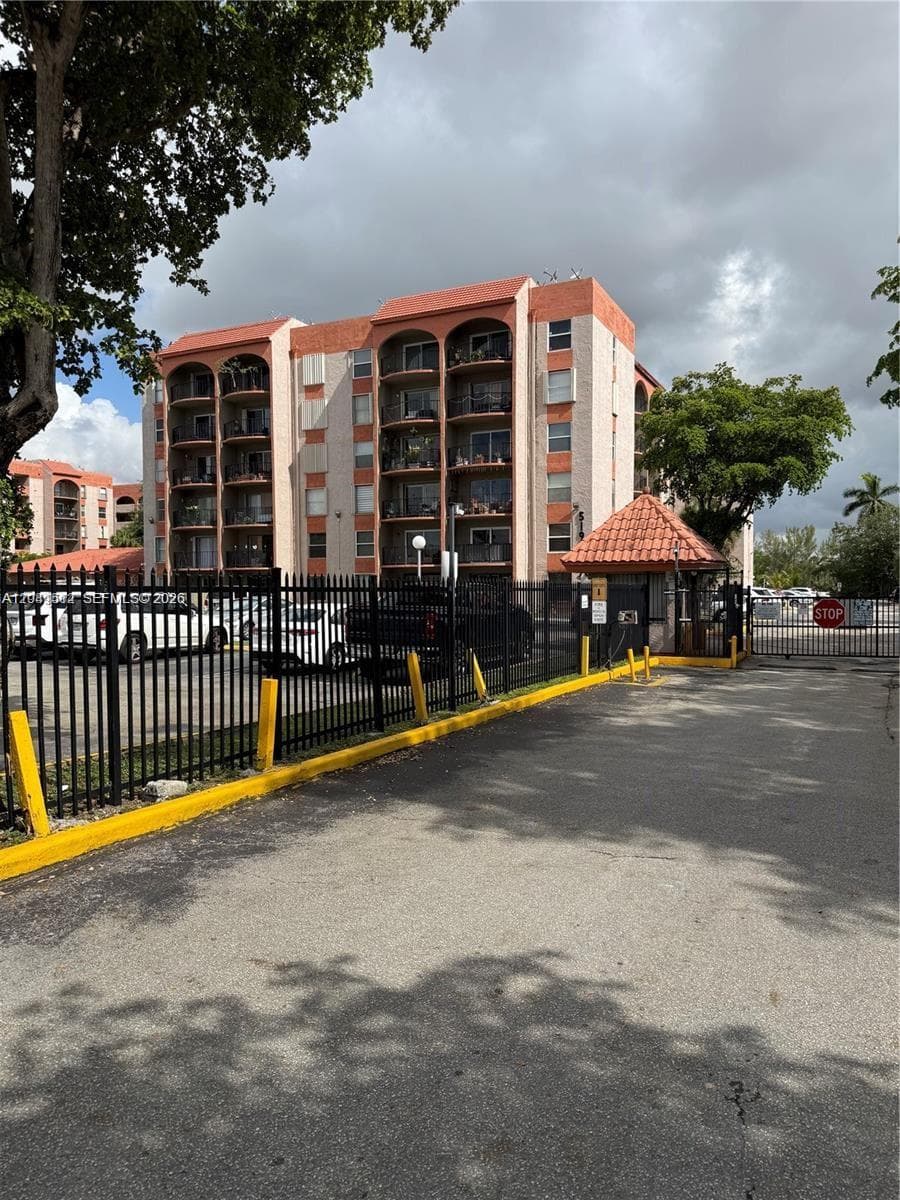 5199 NW 7th St # 111, Miami, FL 33126 photo 3