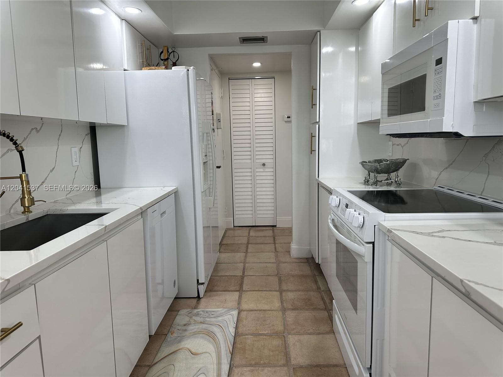 1200 Saint Charles Pl # 618, Pembroke Pines, FL 33026 photo 3