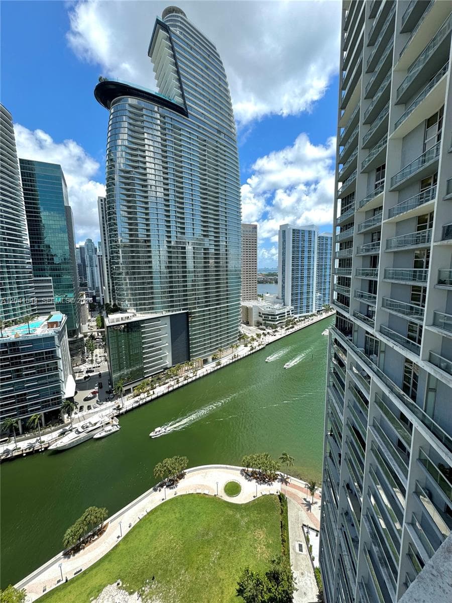 475 Brickell Ave # 2512, Miami, FL 33131 photo 3