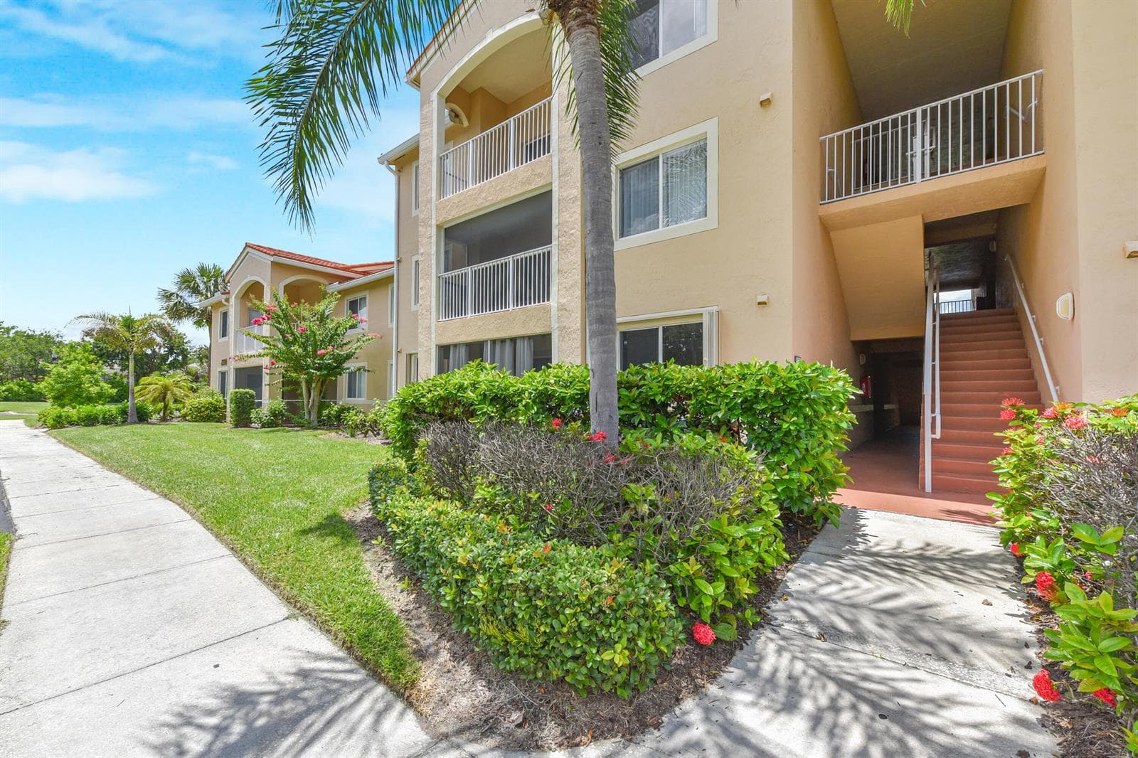 1590 S 42nd Circle # 106, Vero Beach, FL 32967 photo 3