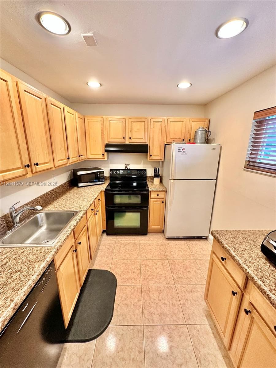 7561 NW 16th St # 2208, Plantation, FL 33313 photo 4