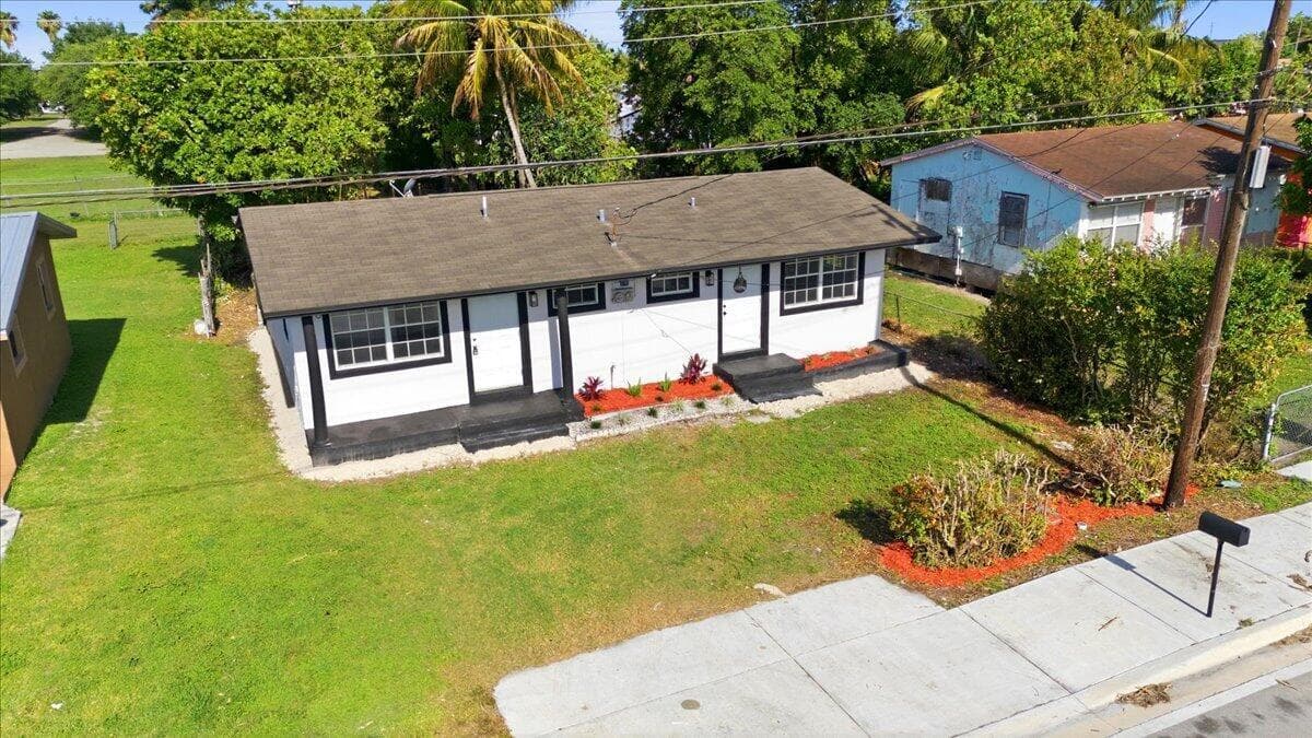 270 SW 10th Avenue # 1, South Bay, FL 33493 photo 2