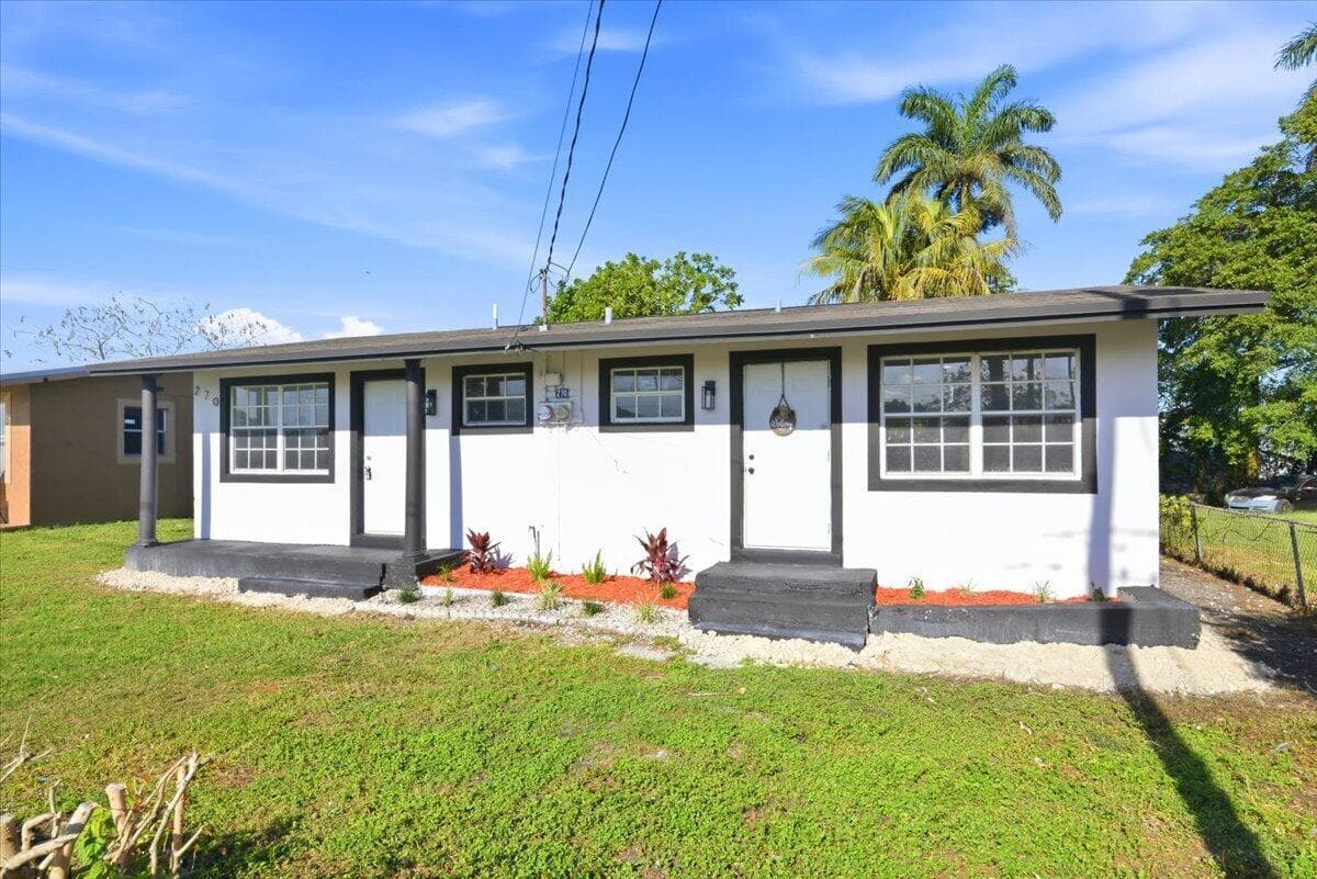270 SW 10th Avenue # 1, South Bay, FL 33493 photo 3