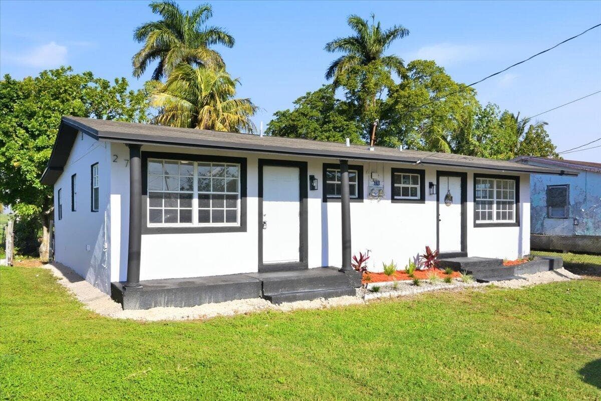 270 SW 10th Avenue # 1, South Bay, FL 33493 photo 4