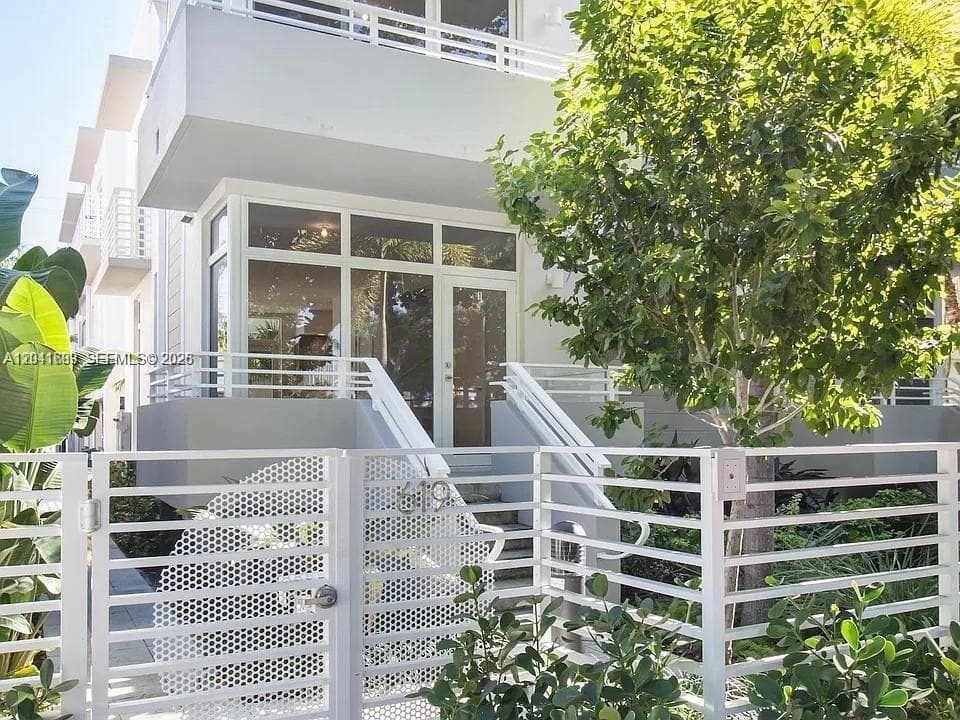 619 Meridian Ave # 4, Miami Beach, FL 33139 photo 2
