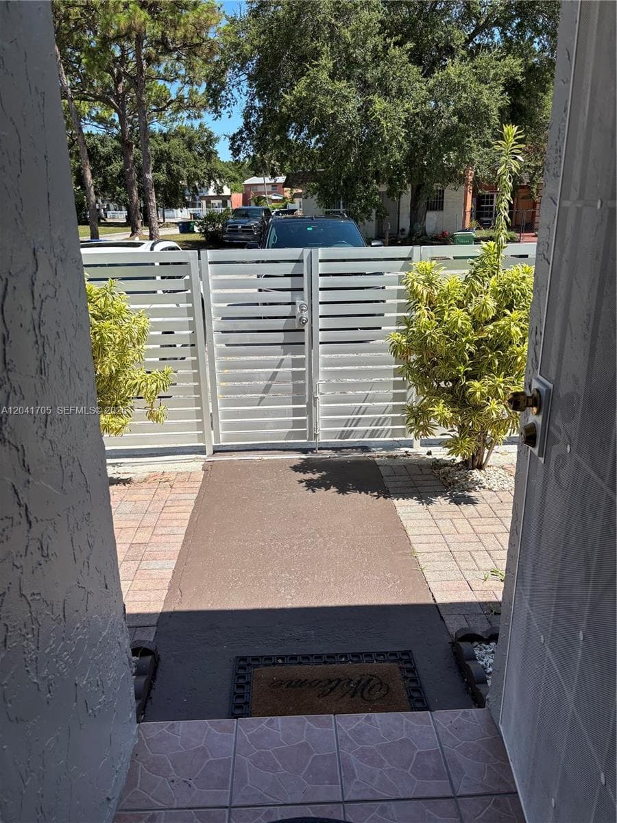 21122 NW 39th Ave, Miami Gardens, FL 33055 photo 4
