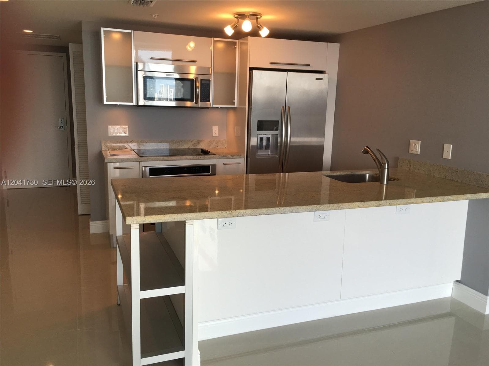 185 SW 7th St # 2104, Miami, FL 33130 photo 4