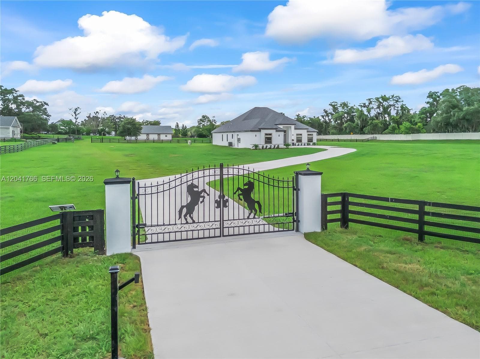 7041 NE 22nd Court Rd, Ocala, FL 34479 photo 4