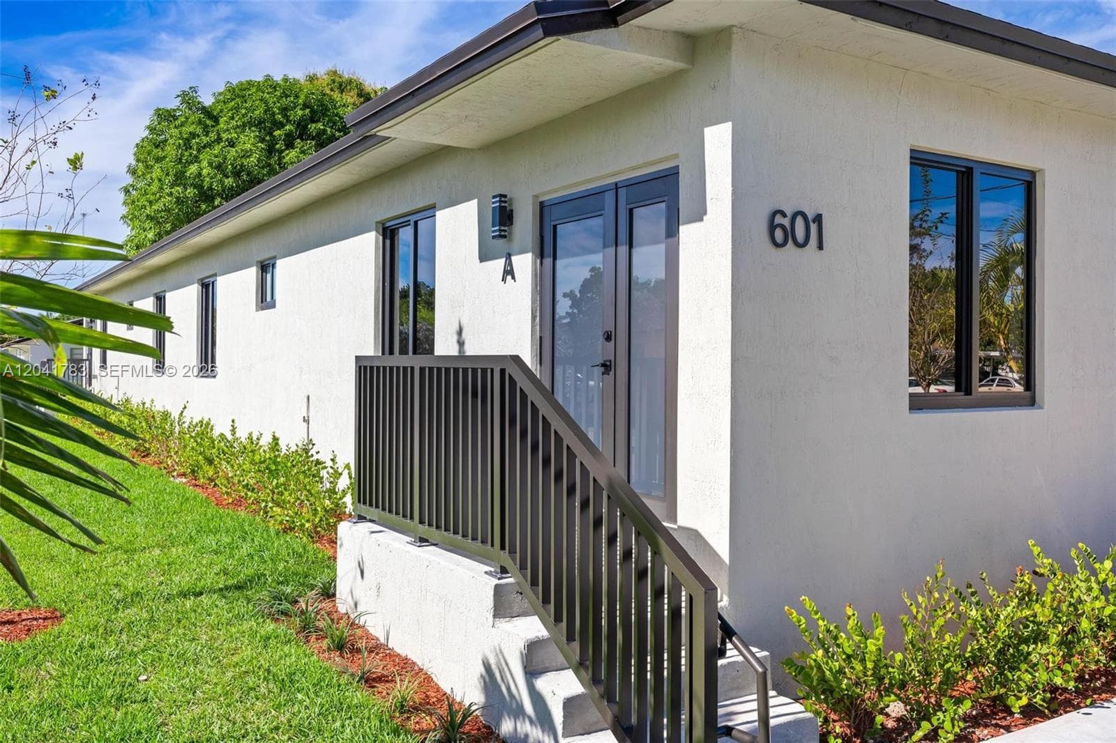 601 NW 3rd Ave, Hallandale Beach, FL 33009 photo 2