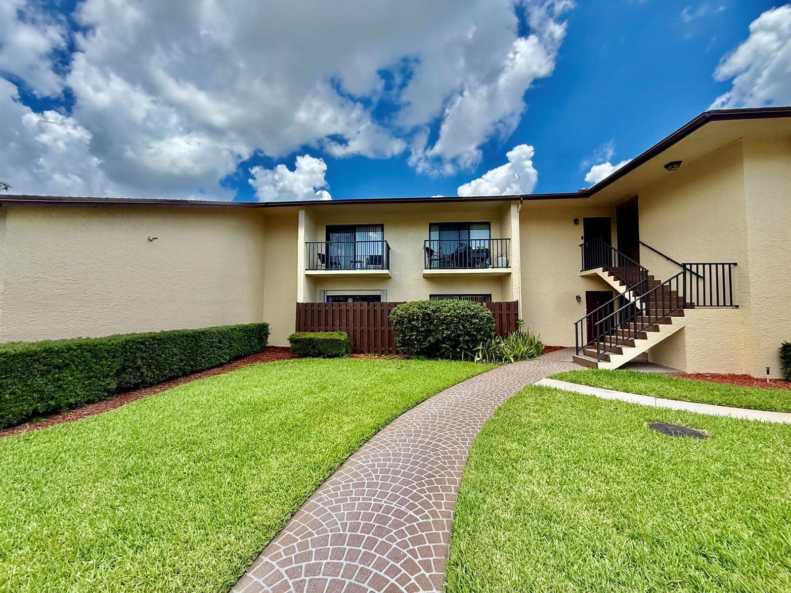 2050 Oleander Boulevard # 11-103, Fort Pierce, FL 34950 photo 2