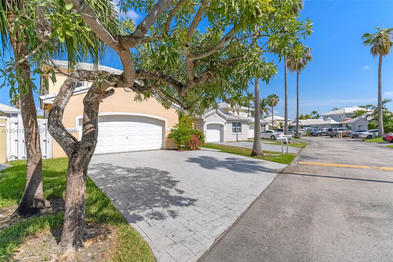 4766 SW 154th Ave, Miami, FL 33185 photo 2