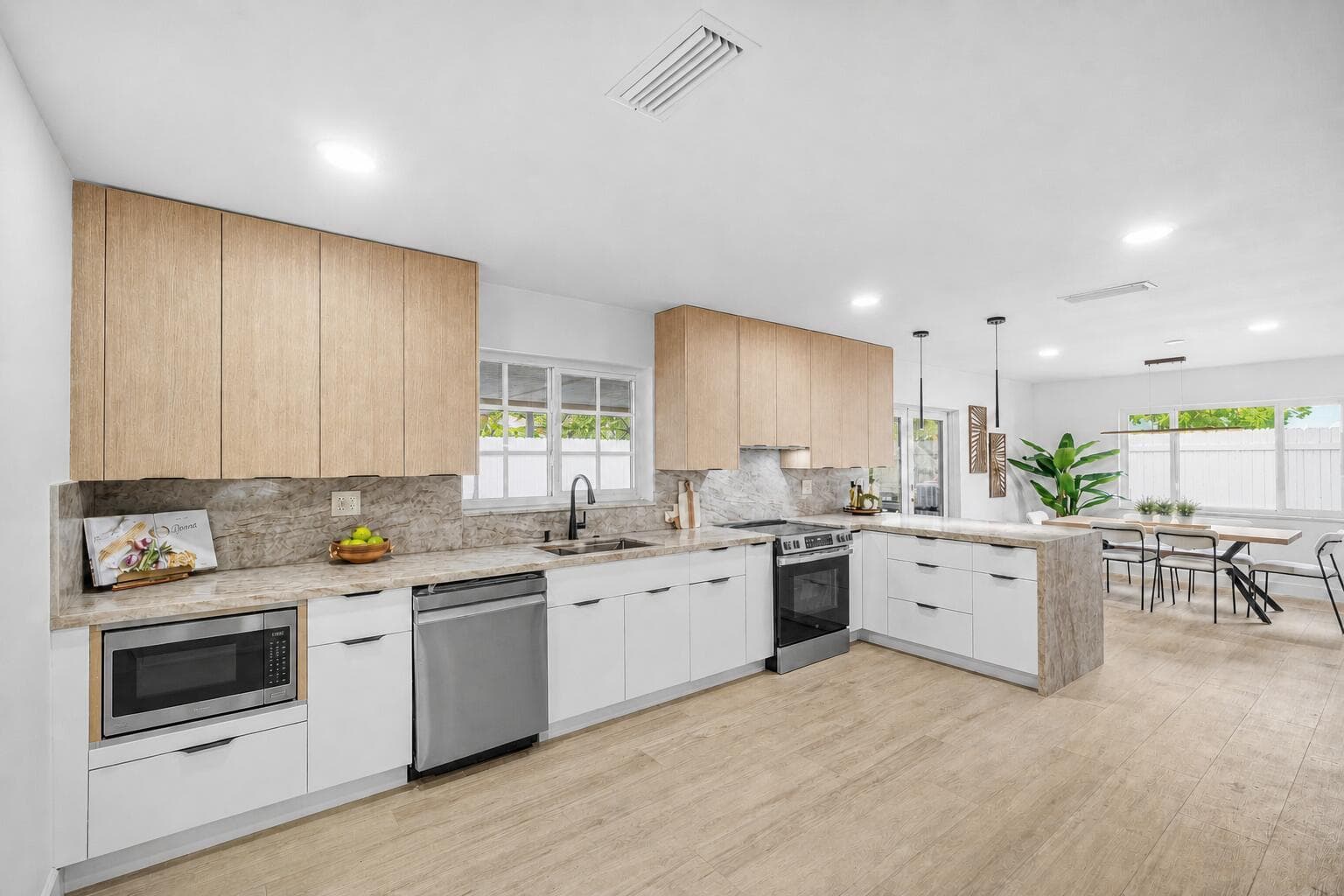 718 SW 27th Place, Boynton Beach, FL 33435 photo 4