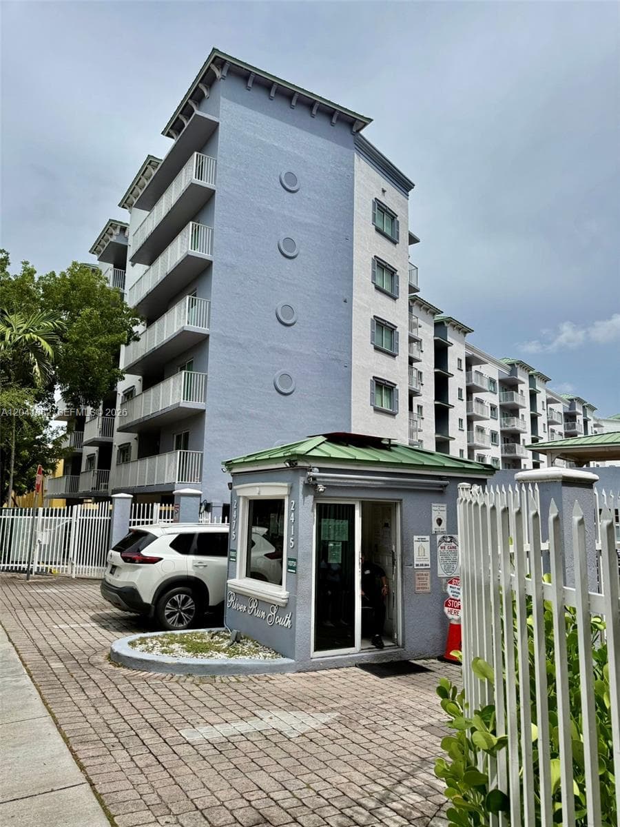 2475 NW 16th Street Rd # 418, Miami, FL 33125 photo 2