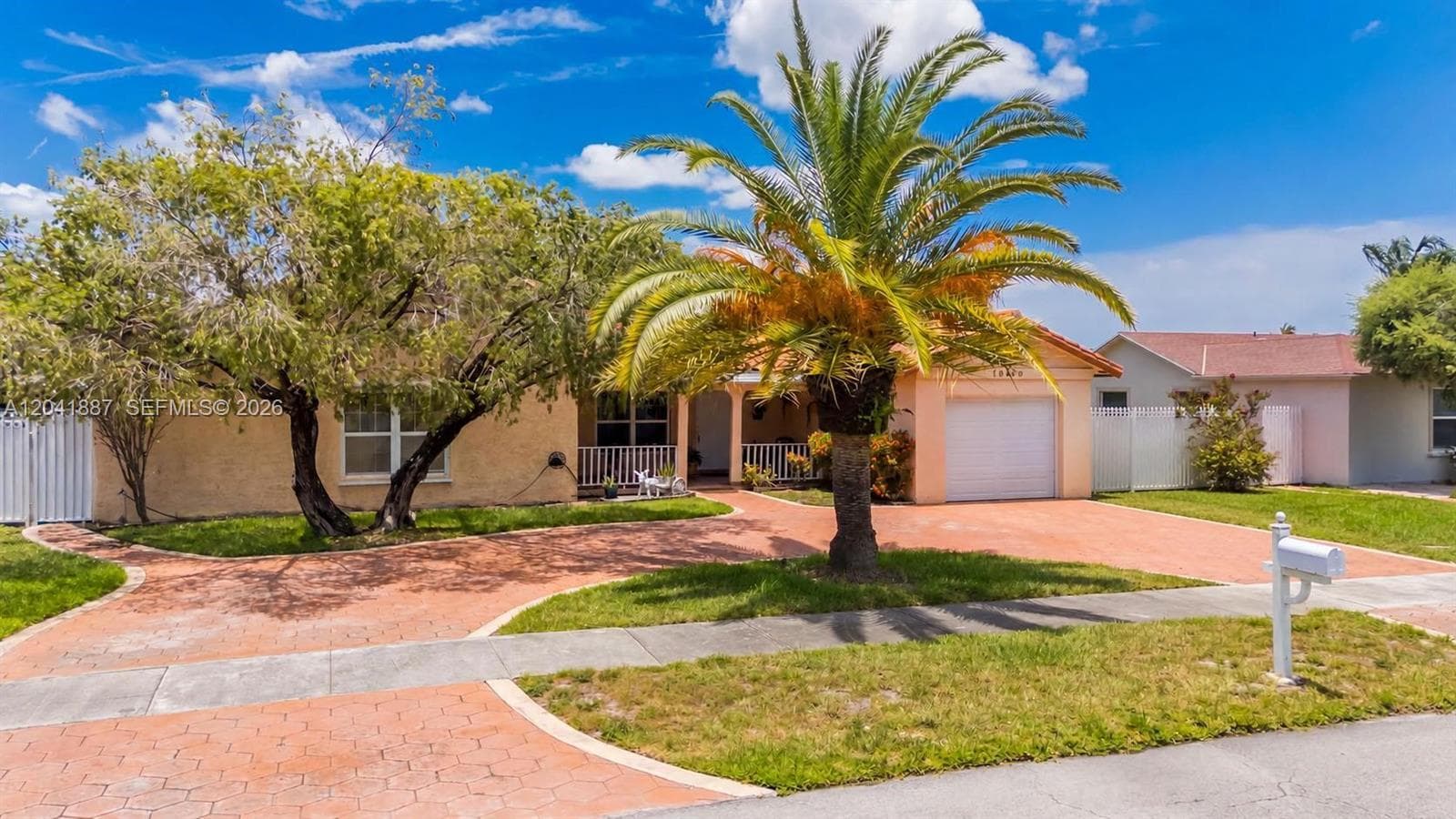 19240 NW 60th Ct, Hialeah, FL 33015 photo 2