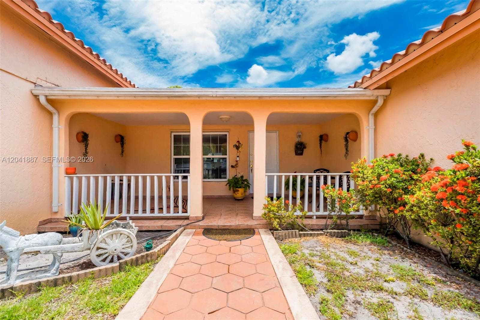 19240 NW 60th Ct, Hialeah, FL 33015 photo 3