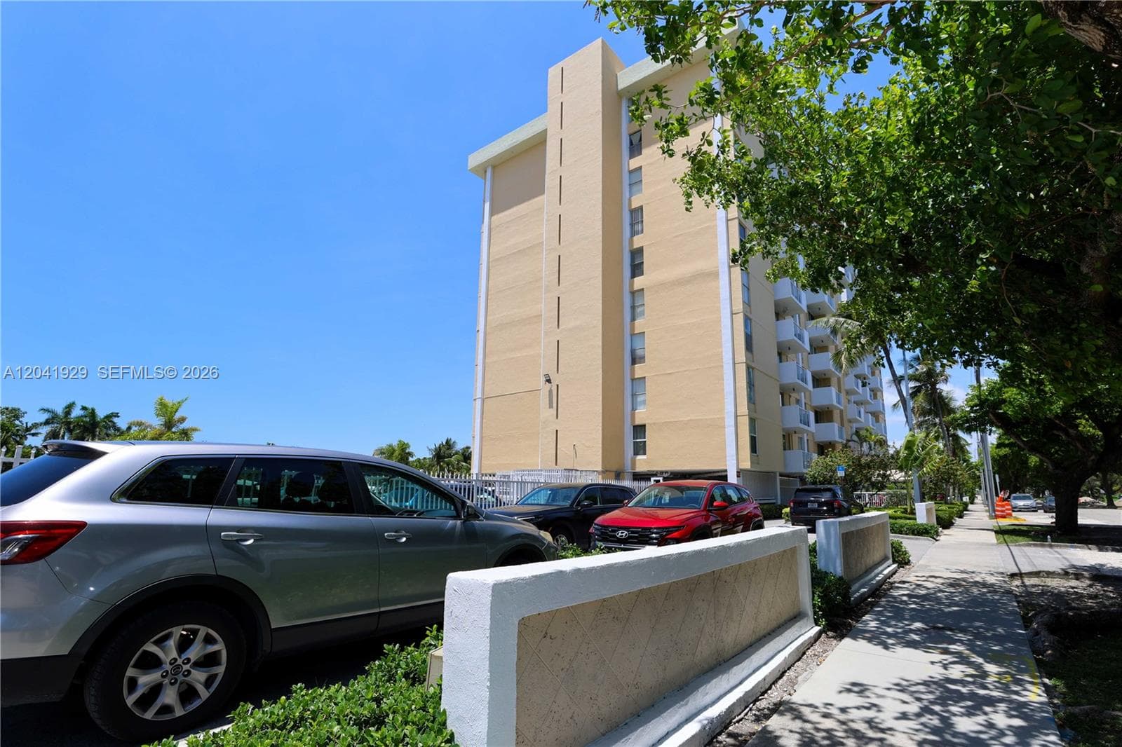 2000 NE 135th St # 906, North Miami, FL 33181 photo 3