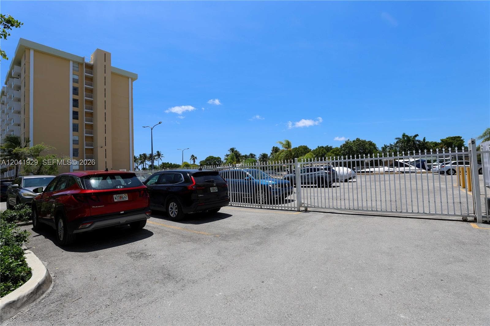 2000 NE 135th St # 906, North Miami, FL 33181 photo 5