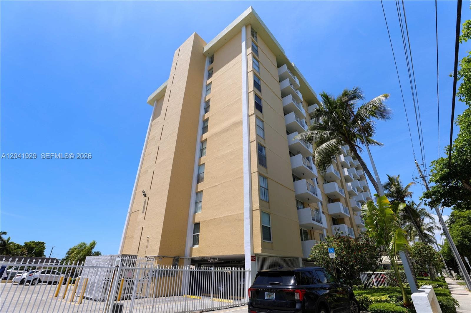 2000 NE 135th St # 906, North Miami, FL 33181 photo 4