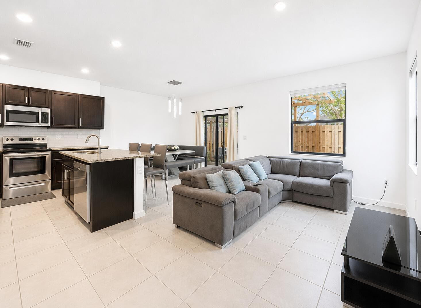 20682 NE 2nd Court, Miami, FL 33179 photo 2