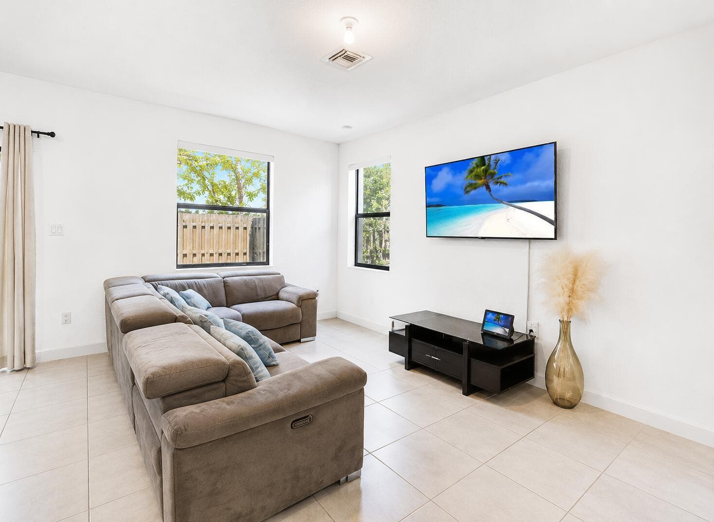 20682 NE 2nd Court, Miami, FL 33179 photo 3