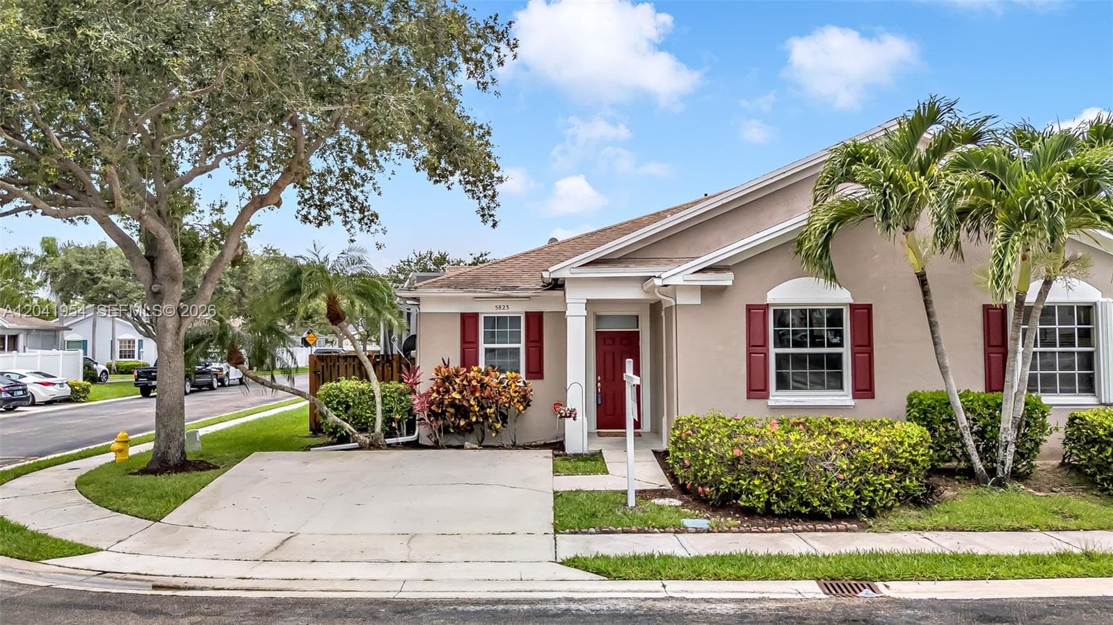 5823 Plum Harbor Cir, Tamarac, FL 33321 photo 2
