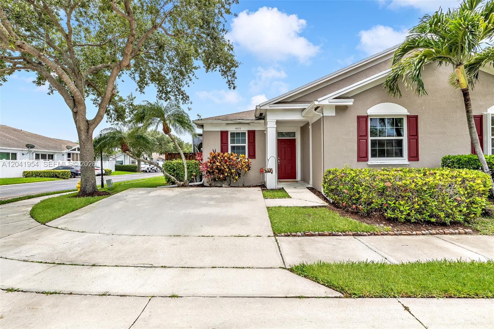 5823 Plum Harbor Cir, Tamarac, FL 33321 photo 3