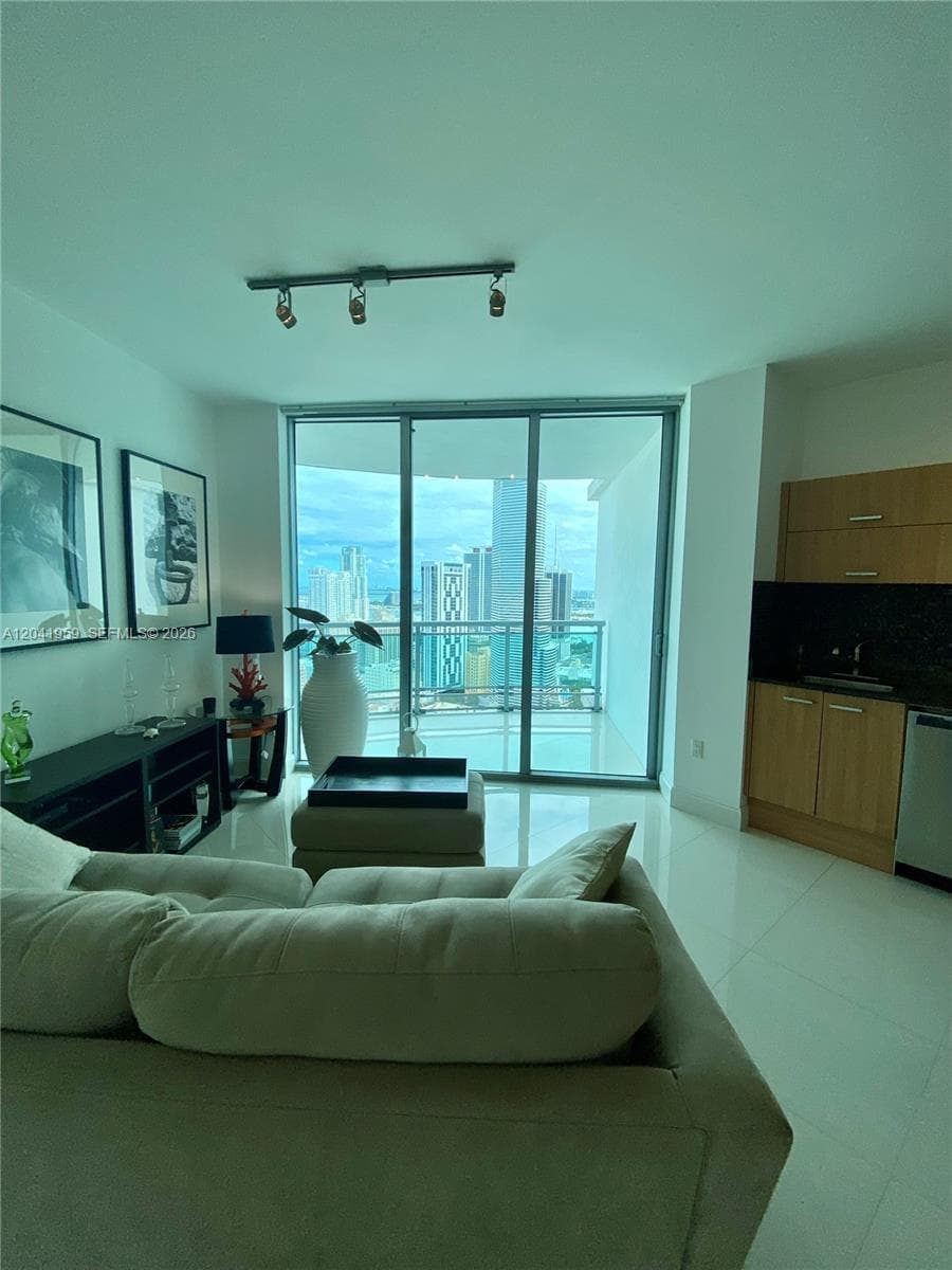 350 S Miami Ave # 3813, Miami, FL 33130 photo 3