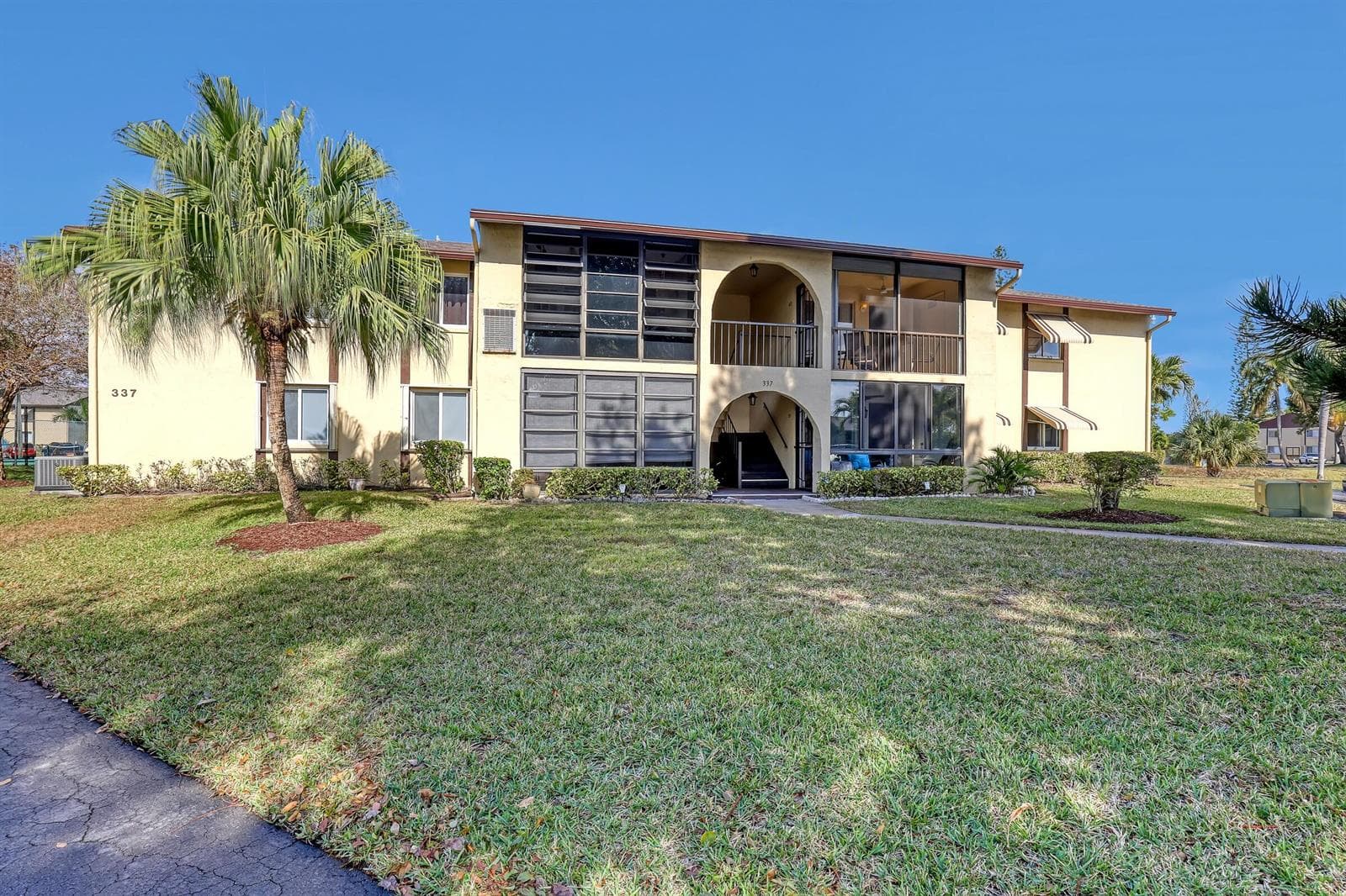 337 Pine Ridge Circle # D-2, FL 33463 photo 4