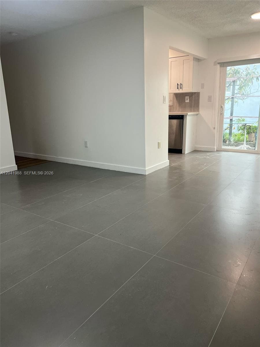 2611 NE 204th Ter, Miami, FL 33180 photo 2