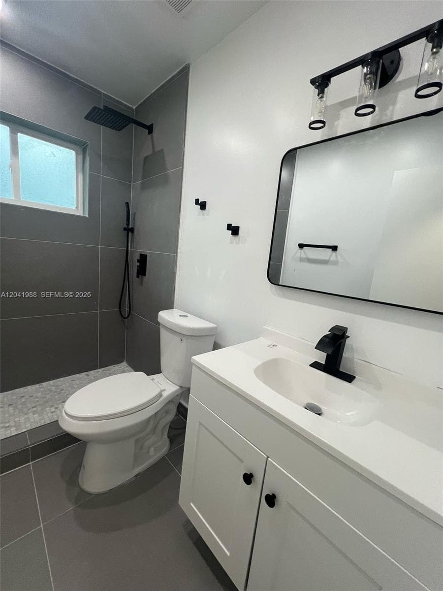 2611 NE 204th Ter, Miami, FL 33180 photo 5