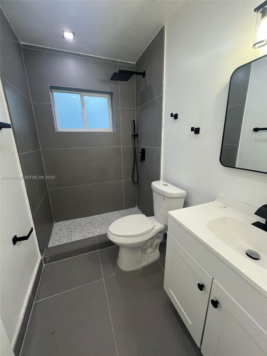 2611 NE 204th Ter, Miami, FL 33180 photo 4