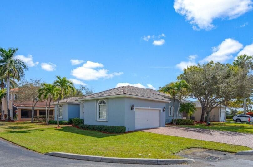 2570 SE 4th Place, Homestead, FL 33033 photo 2