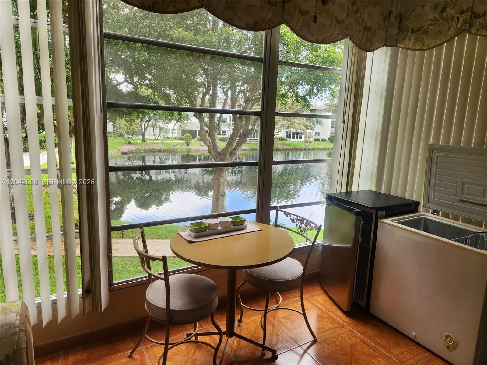 5001 NW 34th St # 205, Lauderdale Lakes, FL 33319 photo 3