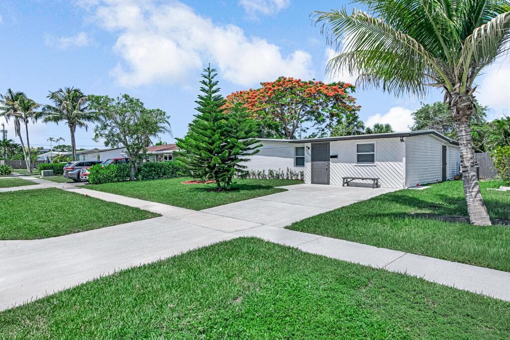 12063 Acapulco Avenue, Palm Beach Gardens, FL 33410 photo 2