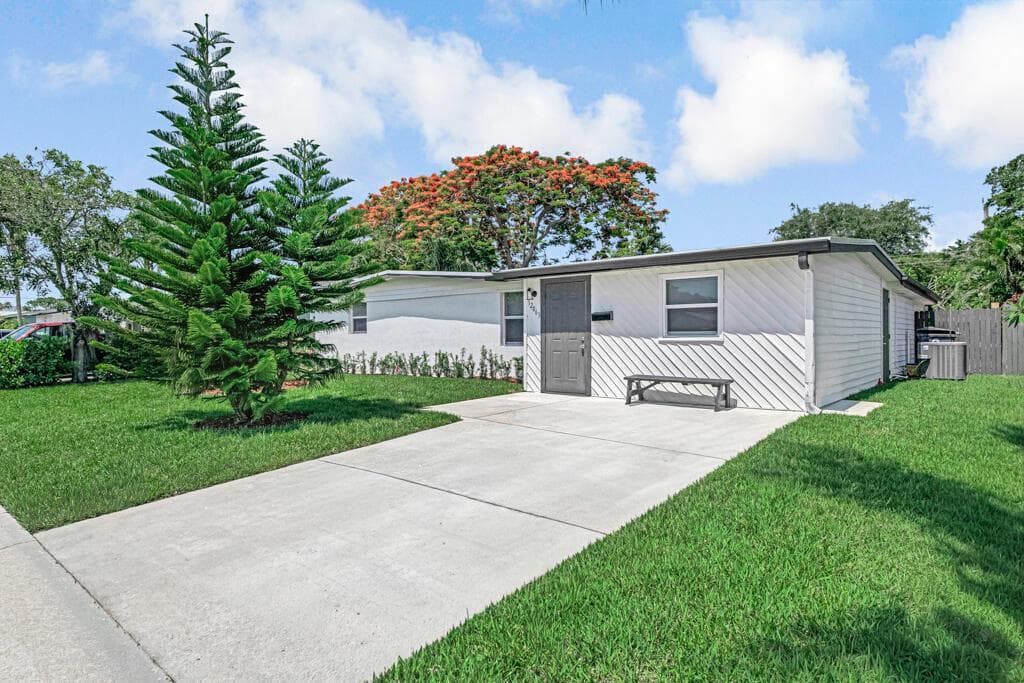 12063 Acapulco Avenue, Palm Beach Gardens, FL 33410 photo 5