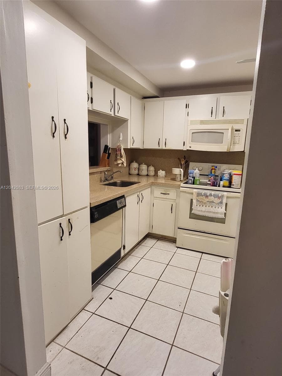 900 Colony Point Cir # 107, Pembroke Pines, FL 33026 photo 4