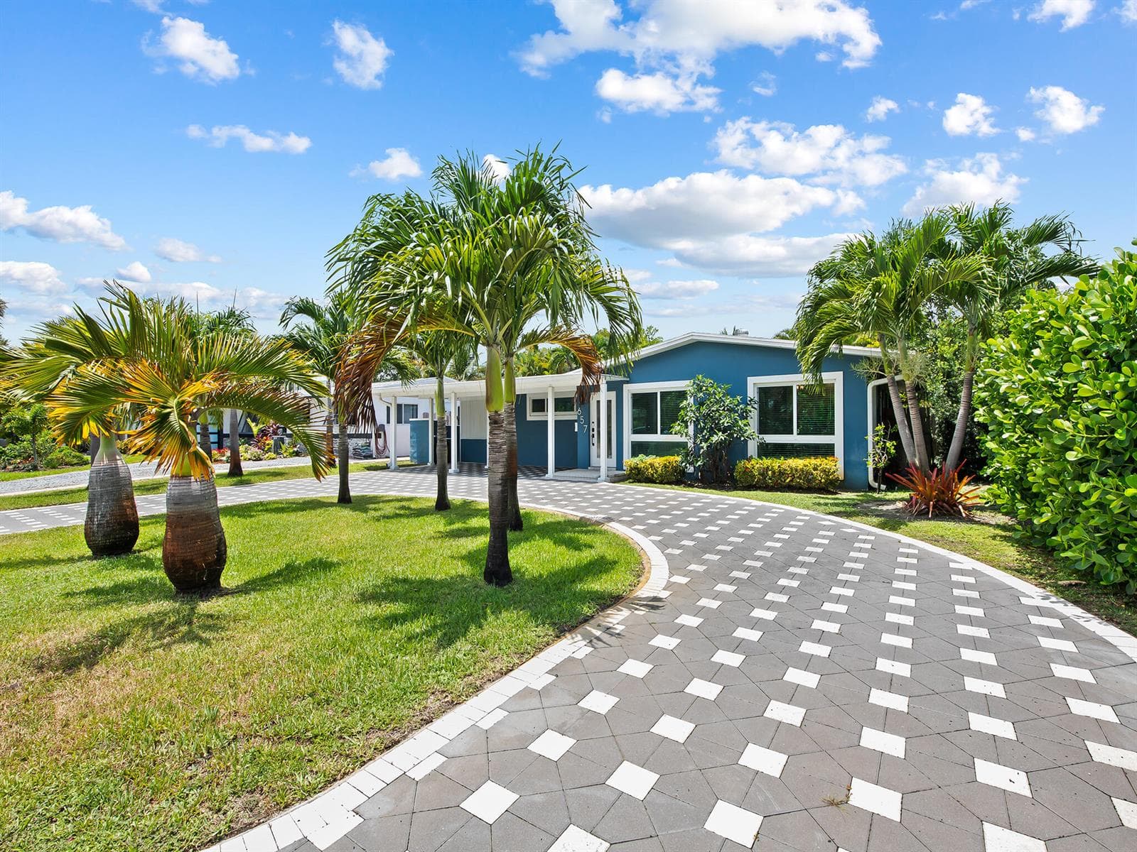 657 NW 30th Court, Wilton Manors, FL 33311 photo 2